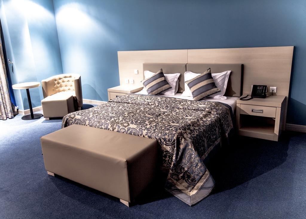 Caspian Riviera Grand Palace Hotel Aqtau Esterno foto A bedroom
