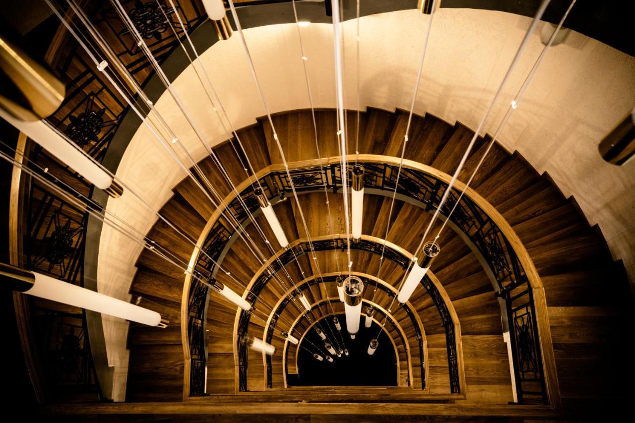 Caspian Riviera Grand Palace Hotel Aqtau Esterno foto The interior of the station