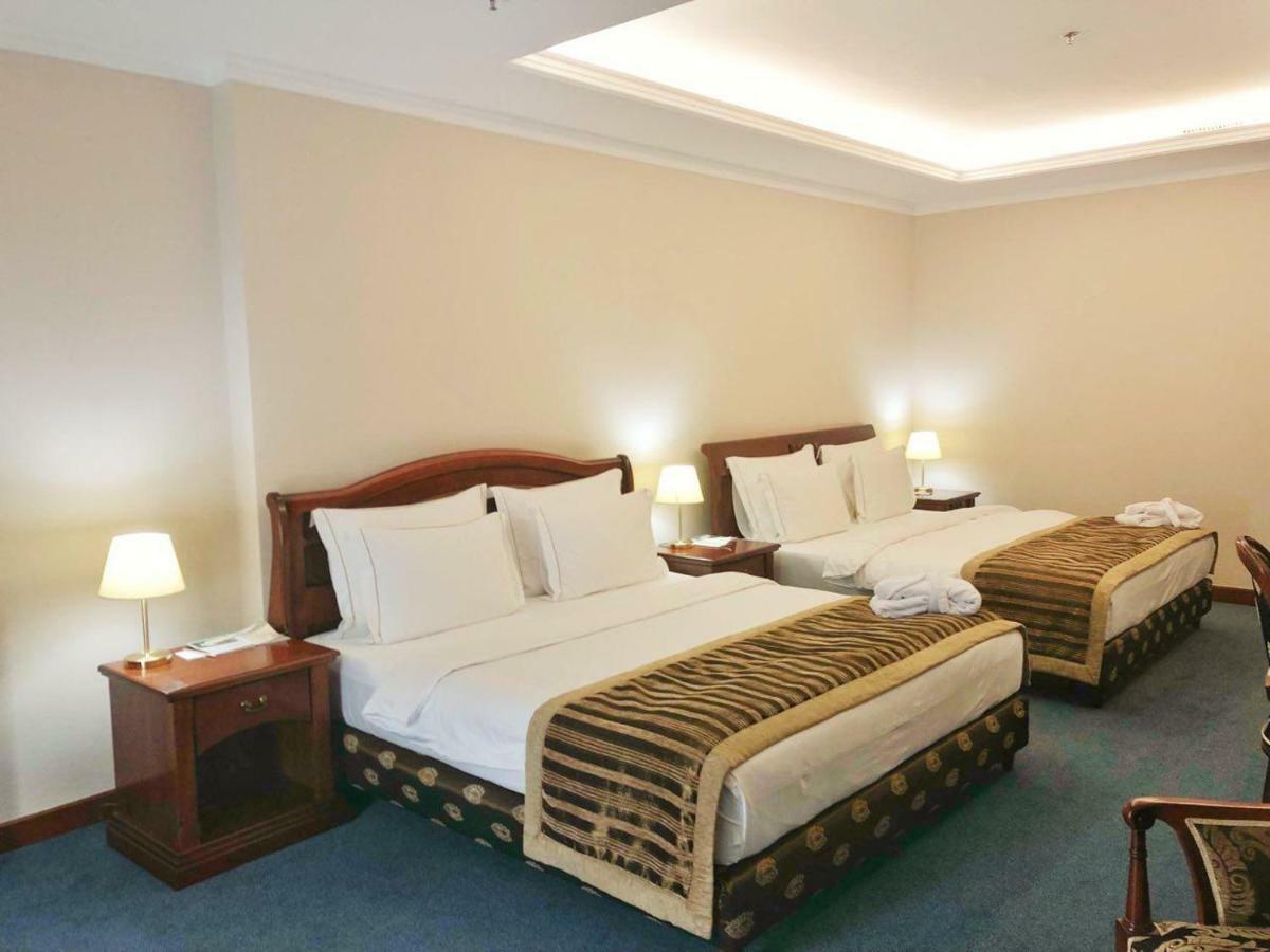 Caspian Riviera Grand Palace Hotel Aqtau Esterno foto A room at the hotel